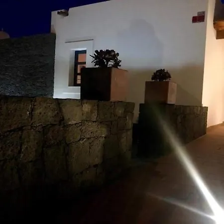 Semesterbostad Beautiful In With Pool Playa Blanca (Lanzarote)